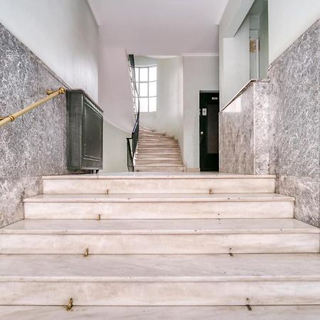 Stylish, Sunny New 2 Bedroom, Prime Central Athena Bagian luar foto