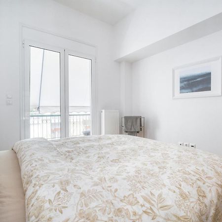 Stylish, Sunny New 2 Bedroom, Prime Central Athena Bagian luar foto