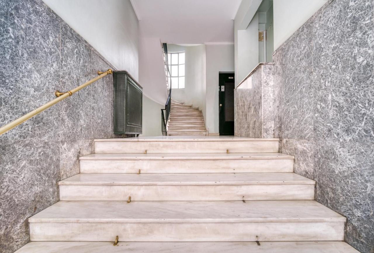 Stylish, Sunny New 2 Bedroom, Prime Central Athena Bagian luar foto