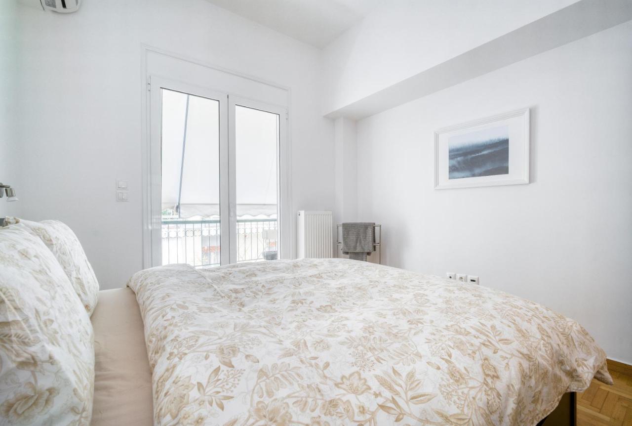 Stylish, Sunny New 2 Bedroom, Prime Central Athena Bagian luar foto