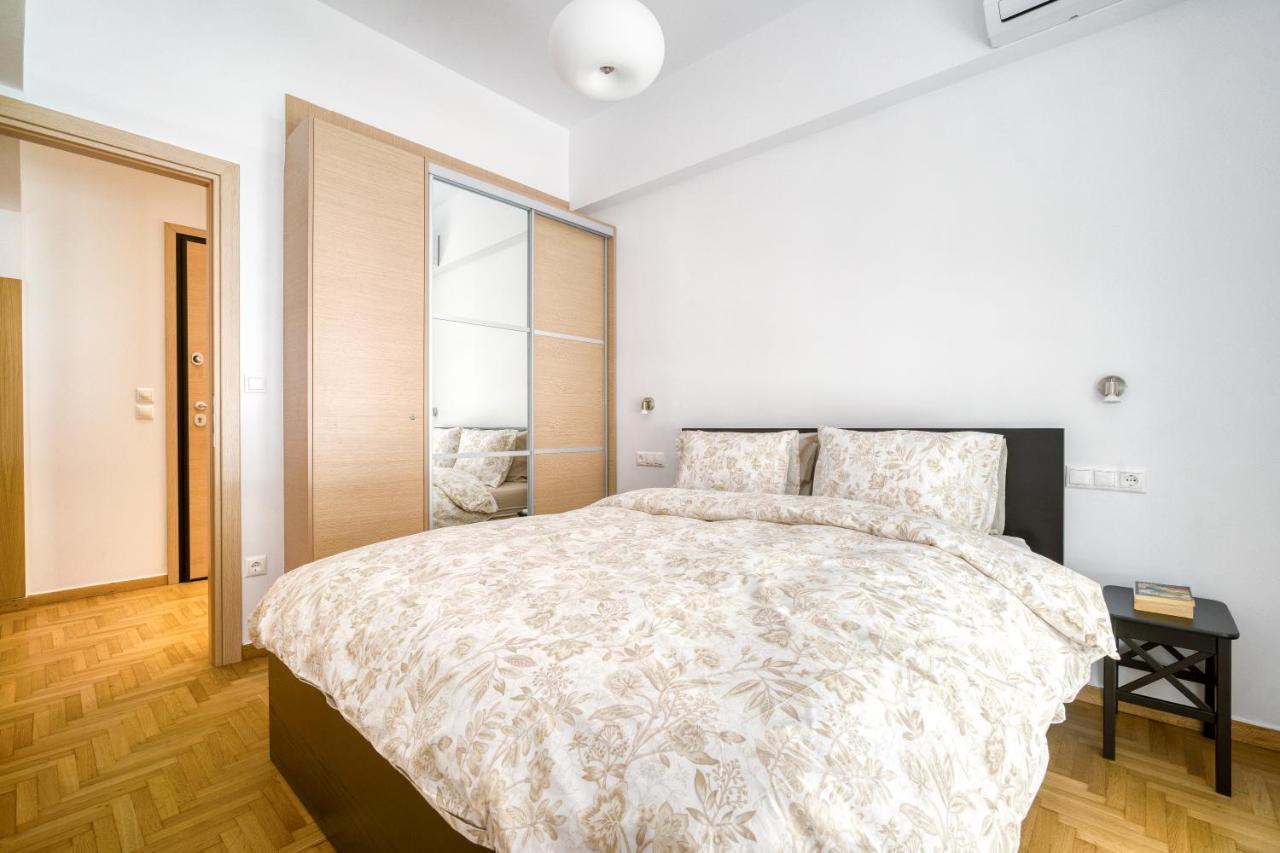 Stylish, Sunny New 2 Bedroom, Prime Central Athena Bagian luar foto