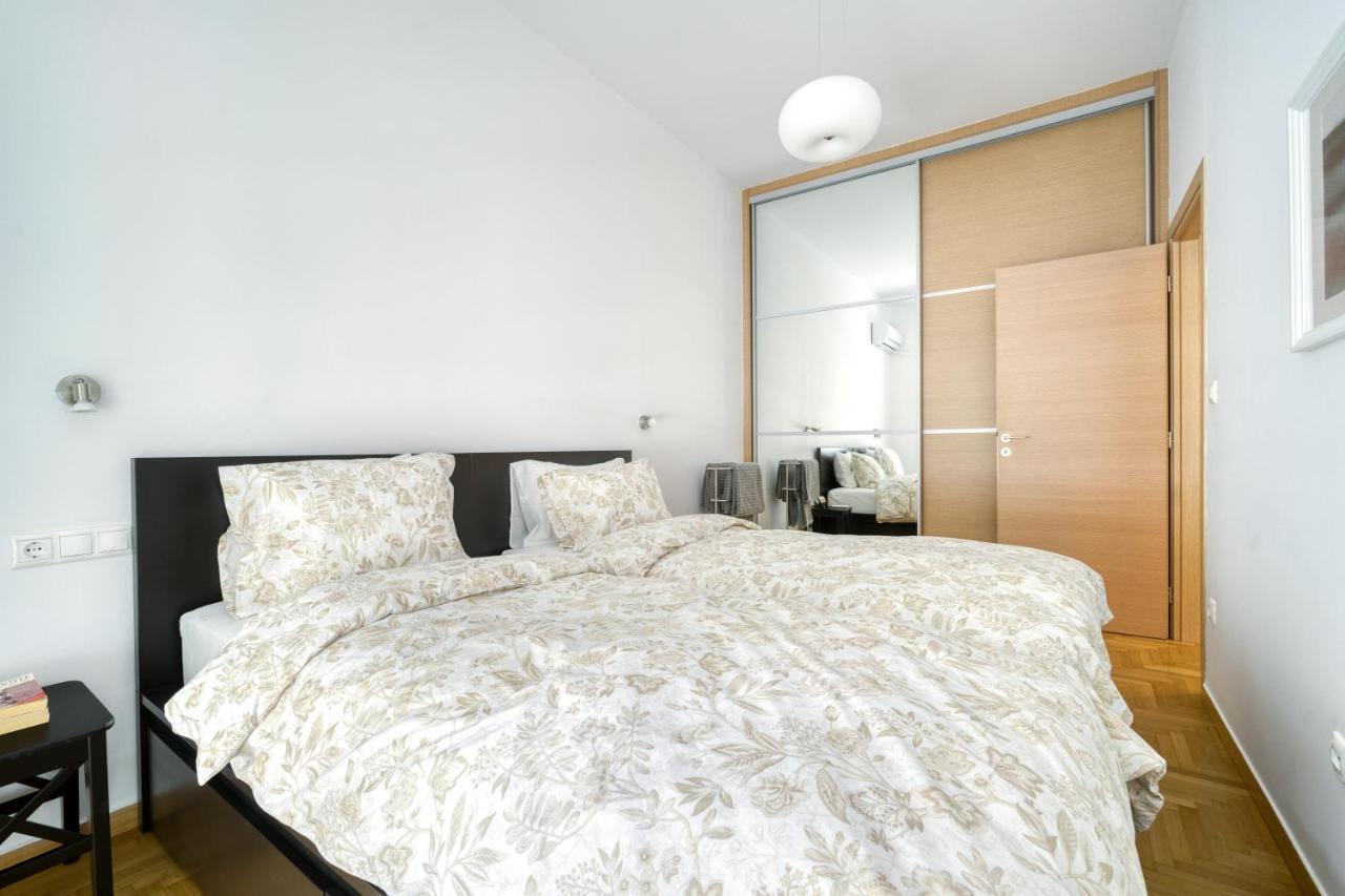 Stylish, Sunny New 2 Bedroom, Prime Central Athena Bagian luar foto