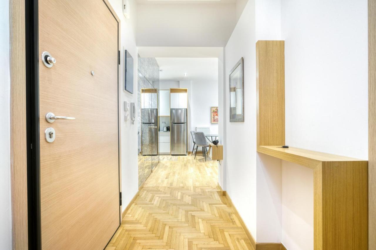 Stylish, Sunny New 2 Bedroom, Prime Central Athena Bagian luar foto