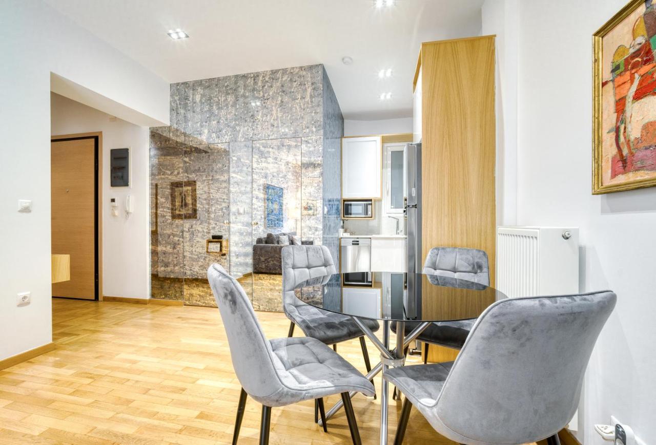 Stylish, Sunny New 2 Bedroom, Prime Central Athena Bagian luar foto