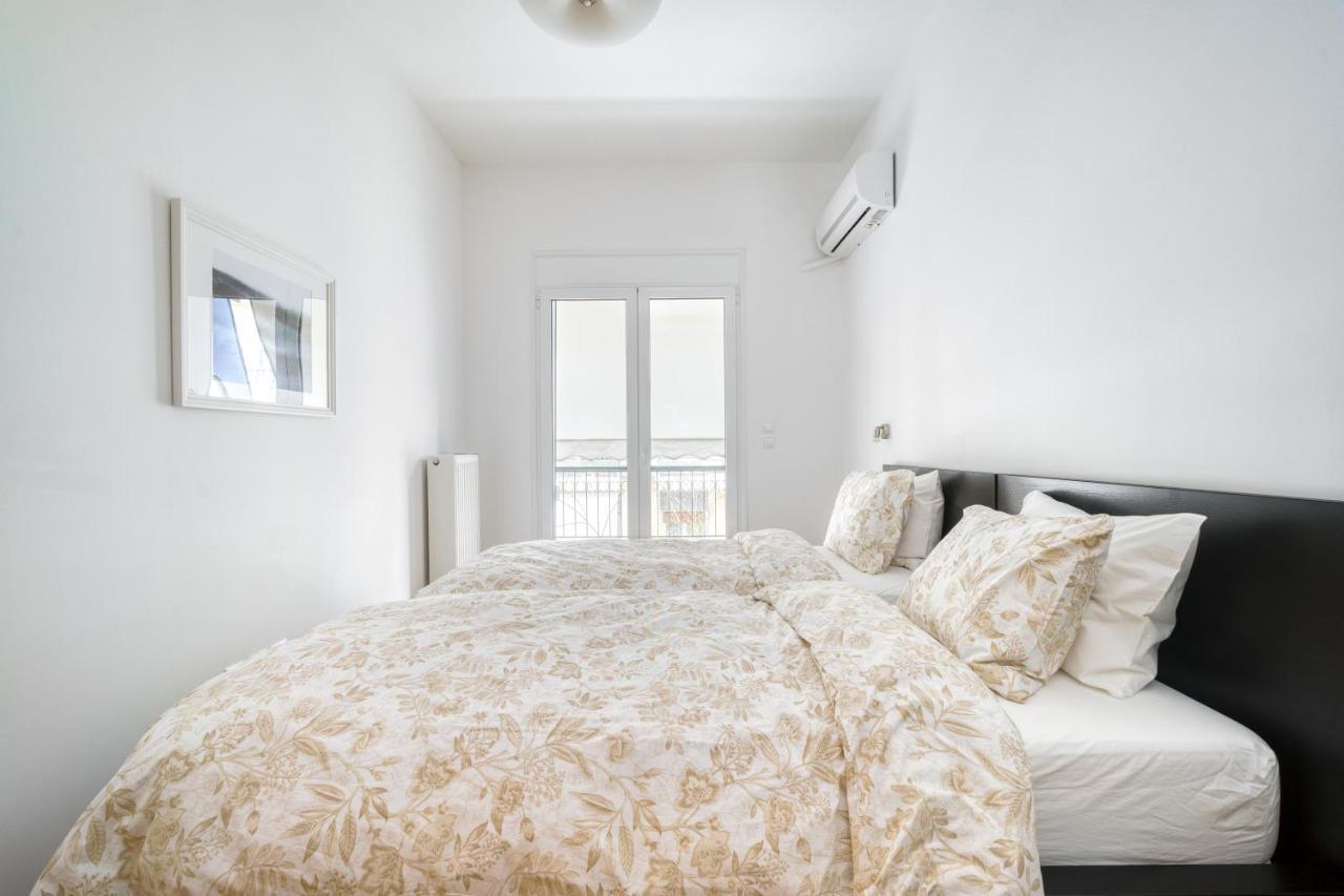 Stylish, Sunny New 2 Bedroom, Prime Central Athena Bagian luar foto